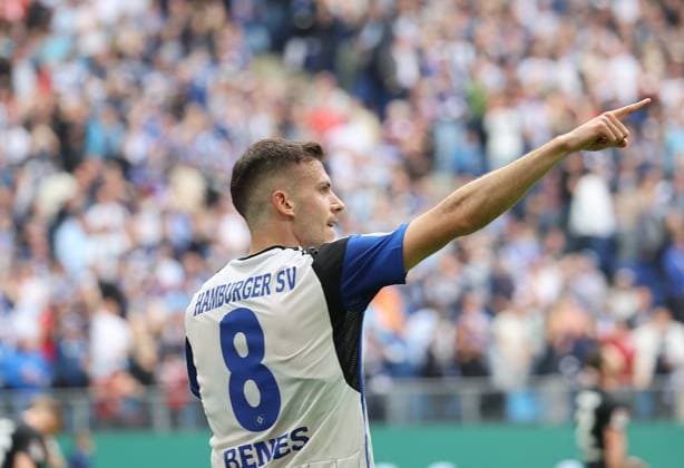 Sport Bilder des Tages Torjubel 1-0 Laszlo Benes (HSV) Fussball, Herren, Saison 2023 2024, 2.BL, Volksparkstadion, Hamburger SV gegen 1.FC Kaiserslautern DFL REGULATIONS PROHIBIT ANY USE OF PHOTOGRAPHS AS IMAGE SEQUENCES AND OR QUASI-VIDEO.
