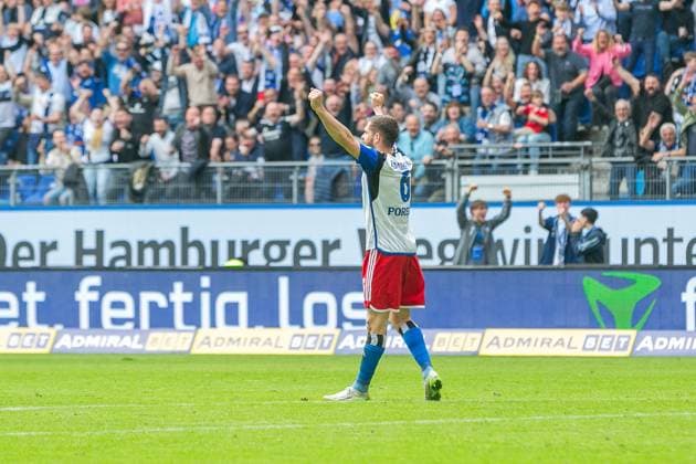 Fußball I Herren I Saison 2023-2024 I 2. Bundesliga I 28. Spieltag I Hamburger SV - 1. FC Kaiserslautern I 06.04.2024 Lukasz Poreba (6, Hamburger SV) jubelt zum Tor. Hamburg Volksparkstadion Hamburg Deutschland