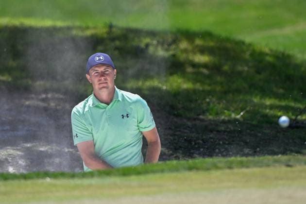 SAN ANTONIO, TX - APRIL 05: Jordan Spieth (USA) hits from the trap on 8 during Rd2 of the Valero Texas Open at TPC San Antonio (Oaks Course) on April 5, 2024, in San Antonio, Texas. (Photo by Ken Murray Icon Sportswire) GOLF: APR 05 PGA, Golf Herren Valero Texas Open EDITORIAL USE ONLY Icon2404050312