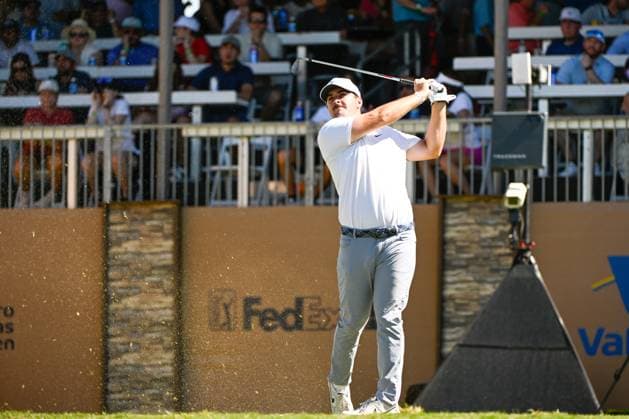 SAN ANTONIO, TX - APRIL 05: Chris Gotterup (USA) watches his tee shot on 16 during Rd2 of the Valero Texas Open at TPC San Antonio (Oaks Course) on April 5, 2024, in San Antonio, Texas. (Photo by Ken Murray Icon Sportswire) GOLF: APR 05 PGA, Golf Herren Valero Texas Open EDITORIAL USE ONLY Icon2404050482