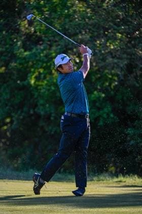 SAN ANTONIO, TX - APRIL 05: Hideki Matsuyama (JPN) watches his tee shot on 13 during Rd2 of the Valero Texas Open at TPC San Antonio (Oaks Course) on April 5, 2024, in San Antonio, Texas. (Photo by Ken Murray Icon Sportswire) GOLF: APR 05 PGA, Golf Herren Valero Texas Open EDITORIAL USE ONLY Icon2404050602