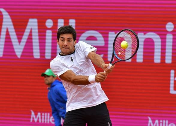 Cristian Garin (Chile) im Semifinale der Estoril Open Estoril Open, Portugal, 6. April 2024 - Cristian Garin (Chile) im Semifinale der Estoril Open in Portugal gegen den Polen Hubert Hukarcz (nicht im Bild) Estoril Estoril Tennis Club Lisbon Portugal