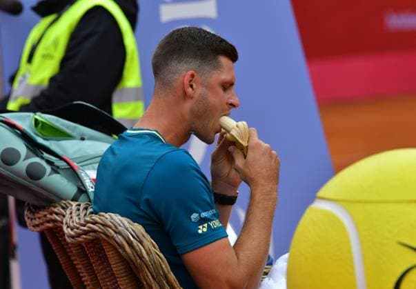 Hubert Hurkacz (Polen) im Semifinale der Estoril Open Estoril Open, Portugal, 6. April 2024 - Hubert Hurkacz (Polen) im Semifinale der Estoril Open in Portugal gegen den Chilenen Cristian Garin (nicht im Bild) beim Energie auftanken Estoril Estoril Tennis Club Lisbon Portugal