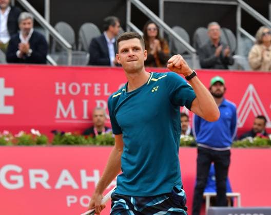 Hubert Hurkacz (Polen) erreicht bei den Estoril Open in Portugal das Finale Estoril Open, Portugal, 6. April 2024 - Hubert Hurkacz (Polen) erreicht bei den Estoril Open in Portugal erstmals das Finale eines internationalen Sandplatzturniers durch einen 6:3, 3:6 und 6:3-Erfolg über den Chilenen Cristian Garin. Estoril Estoril Tennis Club Lisbon Portugal