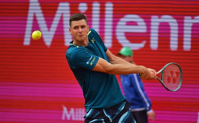 Hubert Hurkacz (Polen) erreicht bei den Estoril Open in Portugal das Finale Estoril Open, Portugal, 6. April 2024 - Hubert Hurkacz (Polen) erreicht bei den Estoril Open in Portugal erstmals das Finale eines internationalen Sandplatzturniers durch einen 6:3, 3:6 und 6:3-Erfolg über den Chilenen Cristian Garin. Estoril Estoril Tennis Club Lisbon Portugal