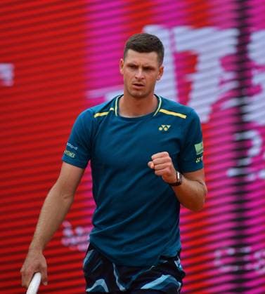 Hubert Hurkacz (Polen) erreicht bei den Estoril Open in Portugal das Finale Estoril Open, Portugal, 6. April 2024 - Hubert Hurkacz (Polen) erreicht bei den Estoril Open in Portugal erstmals das Finale eines internationalen Sandplatzturniers durch einen 6:3, 3:6 und 6:3-Erfolg über den Chilenen Cristian Garin. Estoril Estoril Tennis Club Lisbon Portugal