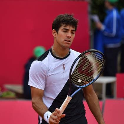 Cristian Garin (Chile) unterliegt bei den Estoril Open in Portugal im Halbfinale Estoril Open, Portugal, 6. April 2024 - Cristian Garin (Chile) unterliegt bei den Estoril Open in Portugal im Halbfinale in drei Sätzen dem Polen Hubert Hurkacz (nicht im Bild) Estoril Estoril Tennis Club Lisbon Portugal