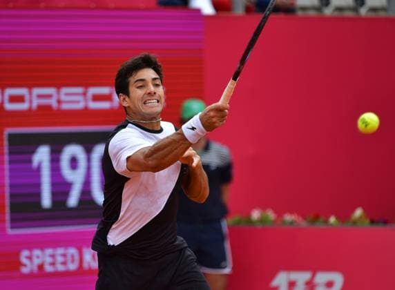 Cristian Garin (Chile) unterliegt bei den Estoril Open in Portugal im Halbfinale Estoril Open, Portugal, 6. April 2024 - Cristian Garin (Chile) unterliegt bei den Estoril Open in Portugal im Halbfinale in drei Sätzen dem Polen Hubert Hurkacz (nicht im Bild) Estoril Estoril Tennis Club Lisbon Portugal