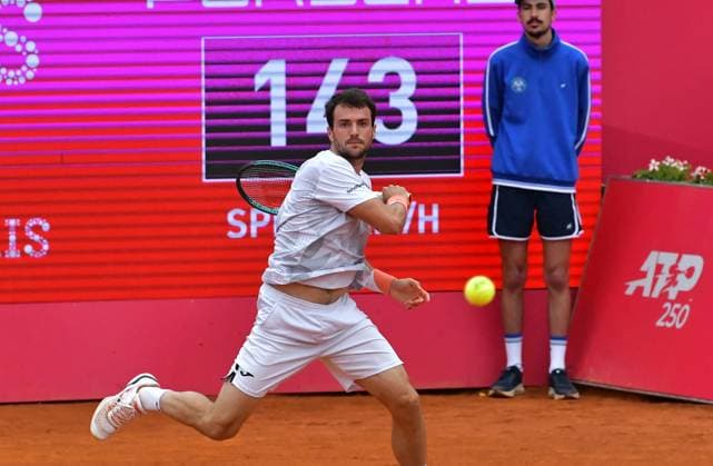 Pedro Martinez (Spanien) in seinem Halbfinale bei den Estoril Open in Portugal Estoril Open, Portugal, 6. April 2024 - Pedro Martinez (Spanien) in seinem Halbfinale bei den Estoril Open in Portugal gegen den Norweger Casper Ruud (nicht im Bild) Estoril Estoril Tennis Club Lisbon Portugal