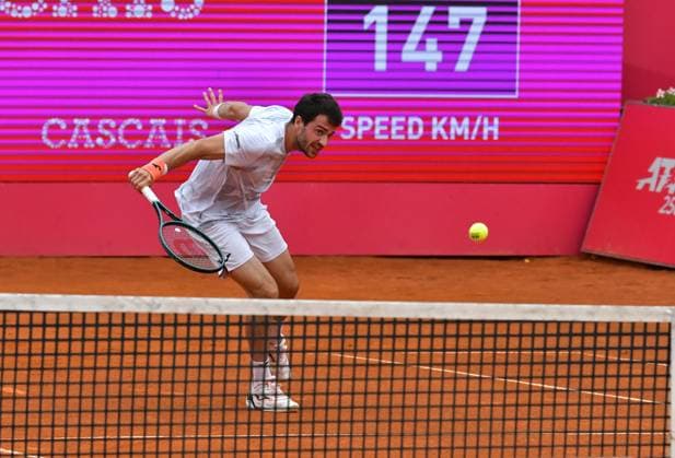 Pedro Martinez (Spanien) in seinem Halbfinale bei den Estoril Open in Portugal Estoril Open, Portugal, 6. April 2024 - Pedro Martinez (Spanien) in seinem Halbfinale bei den Estoril Open in Portugal gegen den Norweger Casper Ruud (nicht im Bild) Estoril Estoril Tennis Club Lisbon Portugal