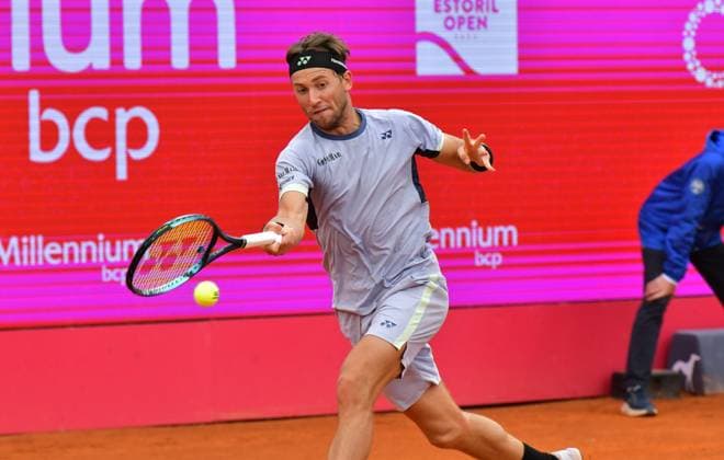 Casper Ruud (Norwegen) in seinem Halbfinale bei den Estoril Open in Portugal Estoril Open, Portugal, 6. April 2024 - Casper Ruud (Norwegen) in seinem Halbfinale bei den Estoril Open in Portugal gegen den Spanier Pedro Martinez (nicht im Bild) Estoril Estoril Tennis Club Lisbon Portugal