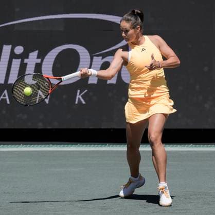 April 6, 2024: Daria Kasatkina (RUS) defeated Jessica Pegula (USA) at the Credit One Charleston Open being played at Family Circle Tennis Center in Charleston, South Carolina USA Ã‚ Tennisclix Cal Media Charleston USA - ZUMAc04_ 20240406_zma_c04_014 Copyright: xLesliexBillmanx