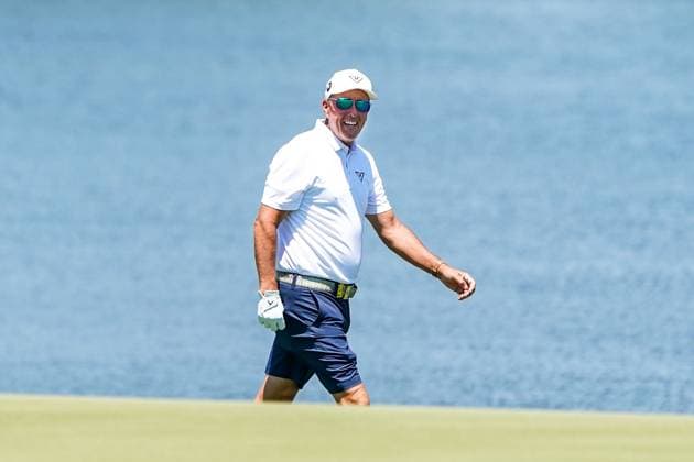 April 6, 2024, Doral, Florida, USA: Phil Mickelson of the HyFlyers approaches the 16th green during the second round of LIV Golf Miami at Trump National Doral. Doral USA - ZUMAw109 20240406_fap_w109_011 Copyright: xDebbyxWongx