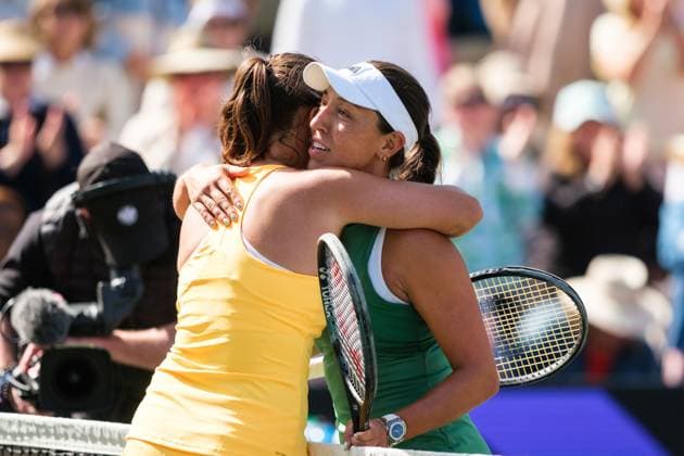 April 6, 2024, Charleston, South Carolina, USA: (1) JESSICA PEGULA of the USA and (4) DARIA KASATKINA hug after Kasatkina wins the semi finals match of the Credit One Charleston Open Charleston USA - ZUMAv134 20240406_zsp_v134_018 Copyright: xMaxwellxVittoriox