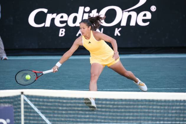 April 6, 2024, Charleston, South Carolina, USA: (4) DARIA KASATKINA hits the ball during her semi finals match against (1) JESSICA PEGULA of the USA eventually winning and moving on to the finals on Sunday at the WTA, Tennis Damen 500 Series Credit One Charleston Open Charleston USA - ZUMAv134 20240406_zsp_v134_014 Copyright: xMaxwellxVittoriox