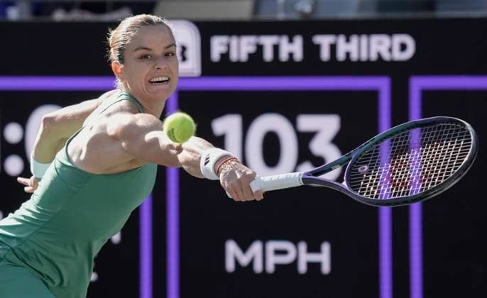 April 6, 2024: Maria Sakkari (GRE) loses to Danielle Collins (USA) at the Credit One Charleston Open being played at Family Circle Tennis Center in Charleston, South Carolina, {USA} Ã‚ Tennisclix Cal Media Charleston USA - ZUMAc04_ 20240406_zma_c04_033 Copyright: xLesliexBillmanx