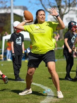 Nadine Nurasyid (Defense Assistant Coach Stuttgart Surge), Jakob Johnson Youth Camp 2024, American Football, 06.04.2024, Jakob Johnson Youth Camp 2024, American Football, 06.04.2024 Stuttgart *** Nadine Nurasyid Defense Assistant Coach Stuttgart Surge , Jakob Johnson Youth Camp 2024, American Football, 06 04 2024, Jakob Johnson Youth Camp 2024, American Football, 06 04 2024 Stuttgart Copyright: xEibner-Pressefoto FlorianxSchustx EP_FSU
