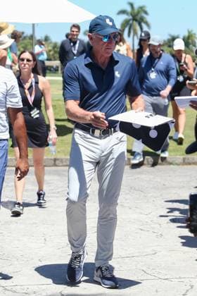 April 6, 2024, Doral, Florida, USA: LIV Golf CEO Greg Norman signs autographs before the second round of LIV Golf Miami at Trump National Doral. Doral USA - ZUMAw109 20240406_fap_w109_049 Copyright: xDebbyxWongx