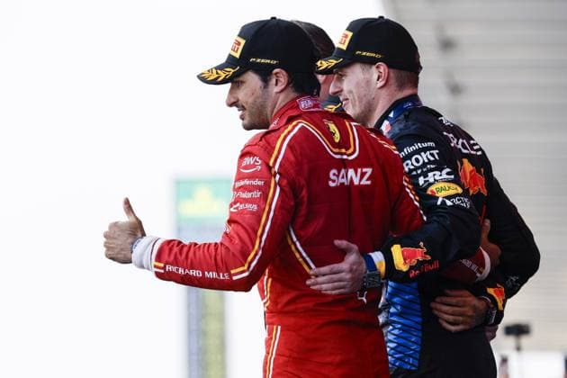 SAINZ Carlos (spa), Scuderia Ferrari SF-24, portrait, VERSTAPPEN Max (ned), Red Bull Racing RB20, portrait during the Formula 1 MSC Cruises Japanese Grand Prix 2024, 4th round of the 2024 Formula One World Championship, WM, Weltmeisterschaft from April 5 to 7, 2024 on the Suzuka International Racing Course, in Suzuka, Japan - F1 - JAPANESE GRAND PRIX 2024 DPPI Panoramic  240407_R04_GIAPPONE__LF36215