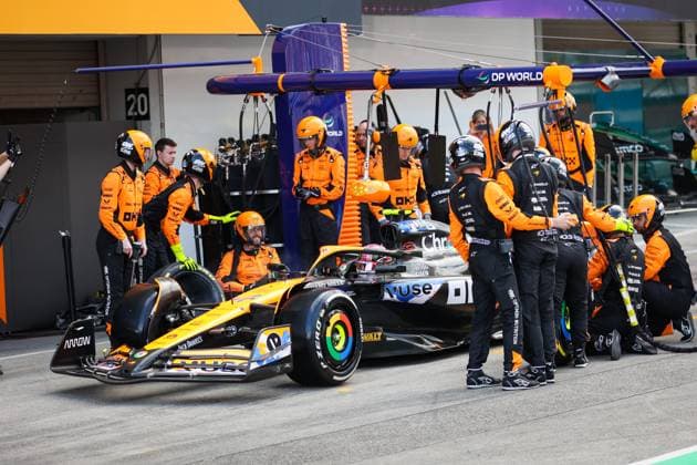 04 NORRIS Lando (gbr), McLaren F1 Team MCL38, action during the Formula 1 MSC Cruises Japanese Grand Prix 2024, 4th round of the 2024 Formula One World Championship, WM, Weltmeisterschaft from April 5 to 7, 2024 on the Suzuka International Racing Course, in Suzuka, Japan - F1 - JAPANESE GRAND PRIX 2024 DPPI Panoramic  240407_R04_GIAPPONE_AV6_8866