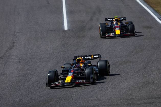 01 VERSTAPPEN Max (nld), Red Bull Racing RB20, 11 PEREZ Sergio (mex), Red Bull Racing RB20, action during the Formula 1 MSC Cruises Japanese Grand Prix 2024, 4th round of the 2024 Formula One World Championship, WM, Weltmeisterschaft from April 5 to 7, 2024 on the Suzuka International Racing Course, in Suzuka, Japan - F1 - JAPANESE GRAND PRIX 2024 DPPI Panoramic 240407_R04_GIAPPONE_FG_21635