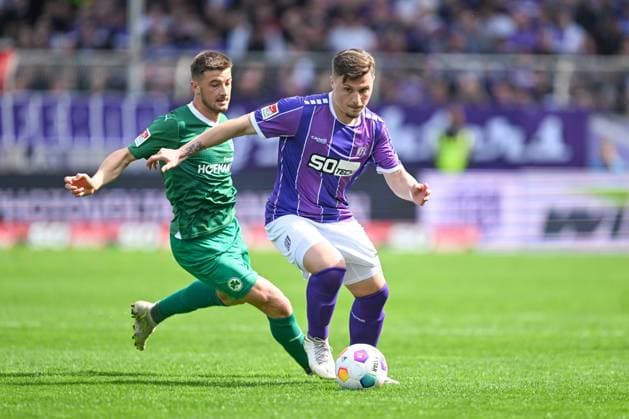 2. Bundesliga - VfL Osnabrück - SpVgg Greuther Fürth am 07.04.2024 an der Bremer Brücke in Osnabrück Lukas Petkov (Fuerth) im Zweikampf gegen Erik Engelhardt (Osnabrueck).