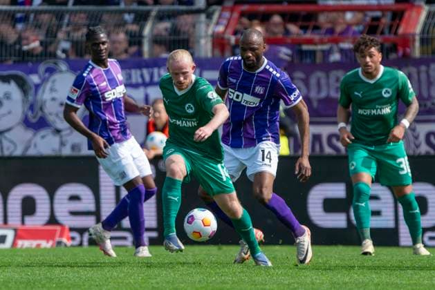 Jomaine Consbruch (SpVgg Greuther Fuerth, 14), Oumar Diakhite (VfL Osnabrueck, 14) GER, VfL Osnabrueck vs. SpVgg Greuther Fuerth, Fußball, 2. Bundesliga, 28. Spieltag, Spielzeit 2023 2024, 07.04.2024 DFL REGULATIONS PROHIBIT ANY USE OF PHOTOGRAPHS AS IMAGE SEQUENCES AND OR QUASI-VIDEO VfL Osnabrueck vs. SpVgg Greuther Fuerth, Fußball, 2. Bundesliga, 28. Spieltag, Spielzeit 2023 2024, 07.04.2024 Osnabrueck