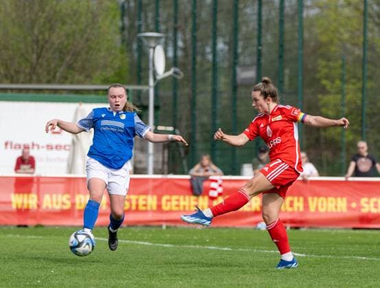 Fussball, Frauen, Regionalliga Nordost, Saison 2023 2024 (16. Spieltag), 1. FC Union Berlin - FC Carl Zeiss Jena II, v. l. Leni Hof, Lisa Heiseler (1. Frauen 1. FC Union), 07.04. 2024, Copyright: xMatthiasxKochx