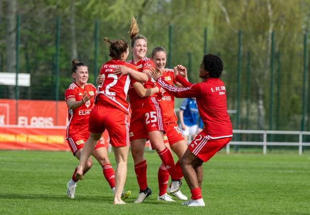 Sport Themen der Woche KW14 Sport Bilder des Tages Fussball, Frauen, Regionalliga Nordost, Saison 2023 2024 (16. Spieltag), 1. FC Union Berlin - FC Carl Zeiss Jena II, v. l. Latoya Maxine Bach (1. Frauen 1. FC Union), Anouk Blaschka (1. Frauen 1. FC Union), Dina Orschmann (1. Frauen 1. FC Union), Charleen Niesler 1. Frauen 1. FC Union), Naika Reissner (1. Frauen 1. FC Union), Jubel nach Tor zum 2:1 07.04. 2024, *** Soccer, Women, Regionalliga Nordost, Season 2023 2024 16 Matchday , 1 FC Union Berlin FC Carl Zeiss Jena II, f l Latoya Maxine Bach 1 Women 1 FC Union , Anouk Blaschka 1 Women 1 FC Union , Dina Orschmann 1 Women 1 FC Union , Charleen Niesler 1 Women 1 FC Union , Naika Reissner 1 Women 1 FC Union , Cheering after goal to 2 1 07 04 2024, Copyright: xMatthiasxKochx
