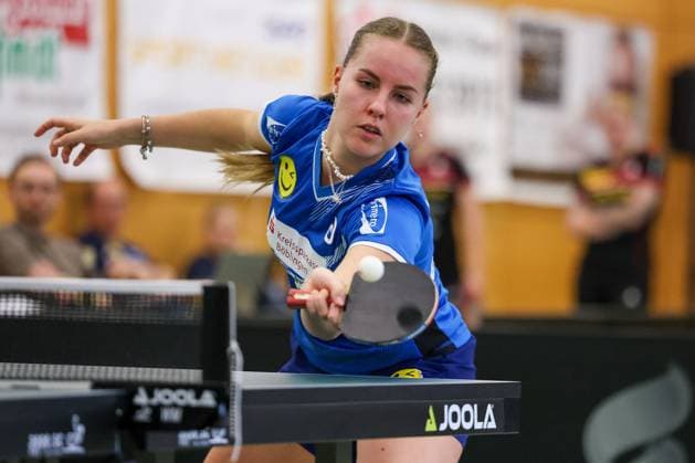 Sport Themen der Woche KW14 Sport Bilder des Tages 07.04.2024 xjfx Tischtennis Damen 1. Bundesliga TSV 1909 Langstadt - SV Böblingen v.l., Annette Kaufmann (SV Böblingen Tischtennis Damen 1.Bundesliga)spielt eine Vorhand. Copyright: JoaquimxFerreira