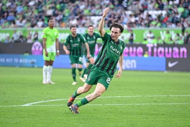 07.04.2024, Fussball, Bundesliga, 28. Spieltag Saison 2023 2024, VfL Wolfsburg - Borussia Mönchengladbach, Rocco Reitz (Borussia Mönchengladbach) freut sich über das Tor zum 3:1 für Gladbach. xRHR-FOTO TKx Copyright: RHR-FOTOx RHR-FOTO TK