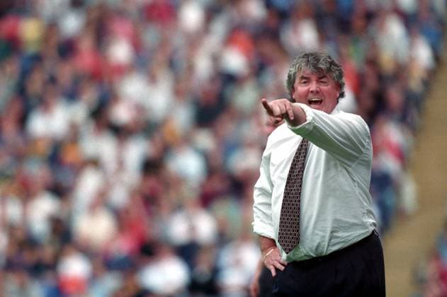 23 August 1997: Wimbledon manager JOE KINNEAR giving instructions from the touchline during their game against Sheffield Wednesday at Selhurst Park. Wimbledon drew 1 - 1 with Wednesday .  ActionPlus97082324 actionplus