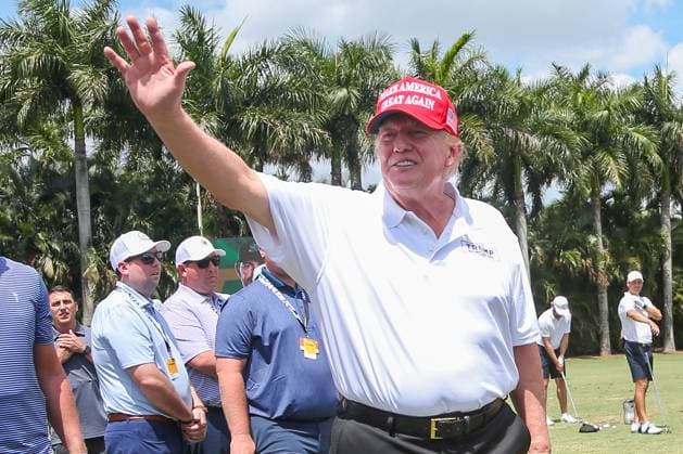 April 7, 2024, Doral, Florida, USA: Former president Donald Trump waves to the crowd at the driving range before the final round of LIV Golf Miami at Trump National Doral. Doral USA - ZUMAw109 20240407_fap_w109_016 Copyright: xDebbyxWongx