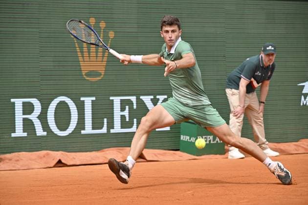 Tennis - Rolex Monte Carlo 2024 - ATP, Tennis Herren - Luca Nardi - Italie TENNIS - Rolex Monte Carlo 2024 - MC - 01 04 2024 ChrysleneCaillaud Panoramic 