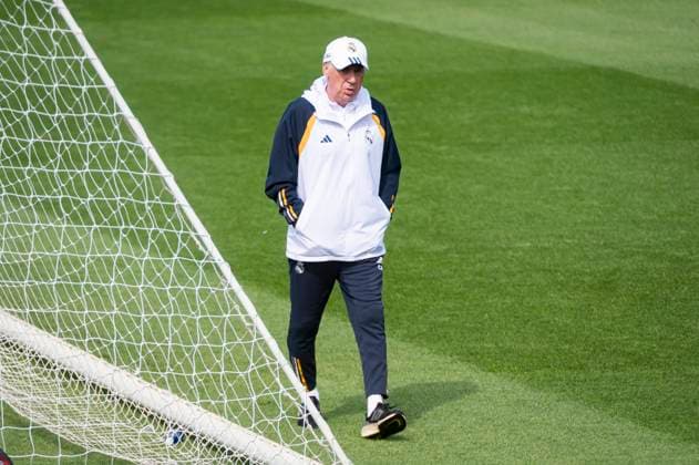 Uefa Champions League 2024: Real Madrid press conference, PK, Pressekonferenz match against Manchester City Carlo Ancelotti, coach of Real Madrid, seen during the training of Real Madrid the day before the quarter-final first leg football match of Champions League against Manchester City at Ciudad Real Madrid in Valdebebas, Madrid. Valdebebas Ciudad Real Madrid Madrid Spain Copyright: xAlbertoxGardinx AGardin_20240408_RealMadrid_ManCity_training_4