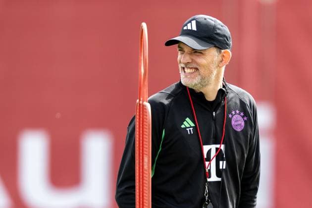 Cheftrainer Thomas Tuchel (FC Bayern Muenchen) lacht, Abschlusstraining vor dem UEFA Champions League-Spiel gegen den FC Arsenal, Saison 2023 2024 an der Saebener Strasse. 08.04.2024 DFB regulations prohibit any use of photographs as image sequences and or quasi-video Muenchen Bayern Deutschland