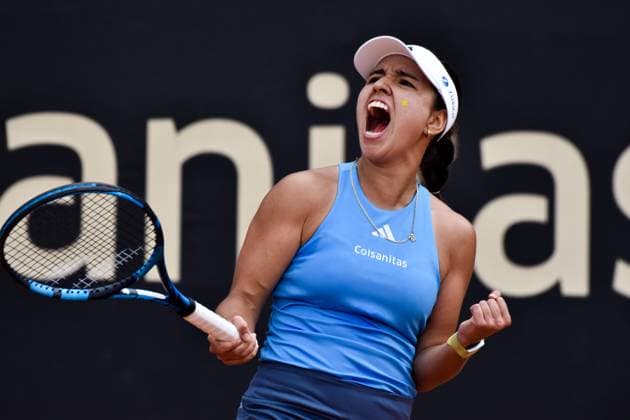 April 7, 2024, Bogota, Cundinamarca, Colombia: Colombian Camila Osorio plays during the WTA, Tennis Damen 250 - Colsanitas final between Camila Osorio and Marie Bouzkova on April 7, 2024. Bogota Colombia - ZUMAvp1_ 0443909648st Copyright: xCristianxBayonax