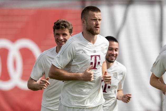 Eric Dier 15 (FC Bayern Muenchen), Abschlusstraining vor dem UEFA Champions League-Spiel gegen den FC Arsenal, Saison 2023 2024 an der Saebener Strasse. 08.04.2024 DFB regulations prohibit any use of photographs as image sequences and or quasi-video Muenchen Bayern Deutschland
