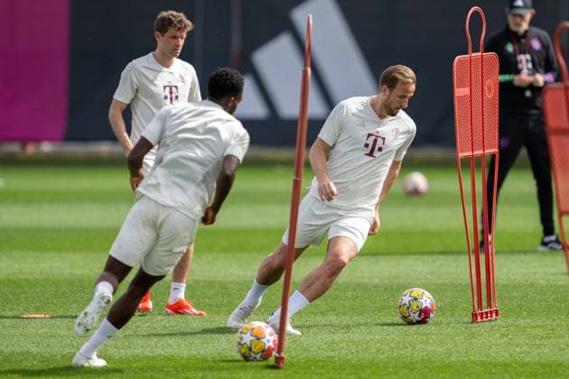 Harry Kane 9 (FC Bayern Muenchen), Abschlusstraining vor dem UEFA Champions League-Spiel gegen den FC Arsenal, Saison 2023 2024 an der Saebener Strasse. 08.04.2024 DFB regulations prohibit any use of photographs as image sequences and or quasi-video Muenchen Bayern Deutschland