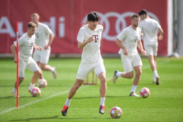 Fußball, Championsleague, 20240408, Abschlusstraining, FC Bayern München - FC Arsenal. Im Bild Min-jae KIM (FC Bayern München, 3) Dribbling Ball Portrait Ganzkörper ganze volle Figur. München Trainingsgelände Säbener Str. 51 Bayern Deutschland Copyright: Passion2Press MarkusxFischerx