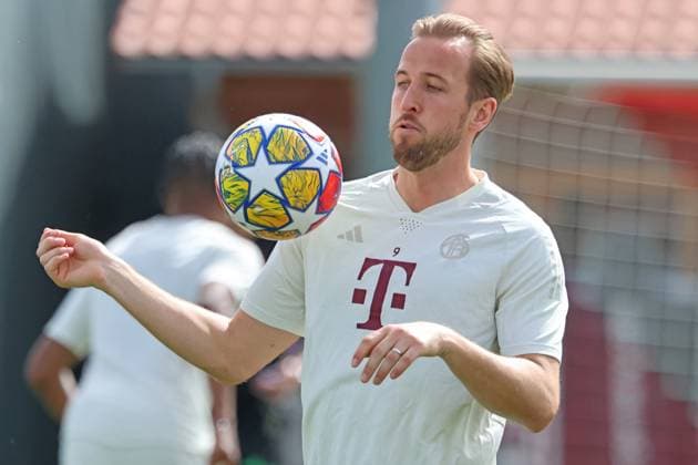 9 Harry Kane, am Ball, Fussball Abschlusstraining des FC Bayern Muenchen vor dem UEFA Champions League-Spiel, in London gegen Arsenal FC 08.04.2024 Trainingsgelaende, Saebenerstr. FOTO: Mladen Lackovic LakoPress