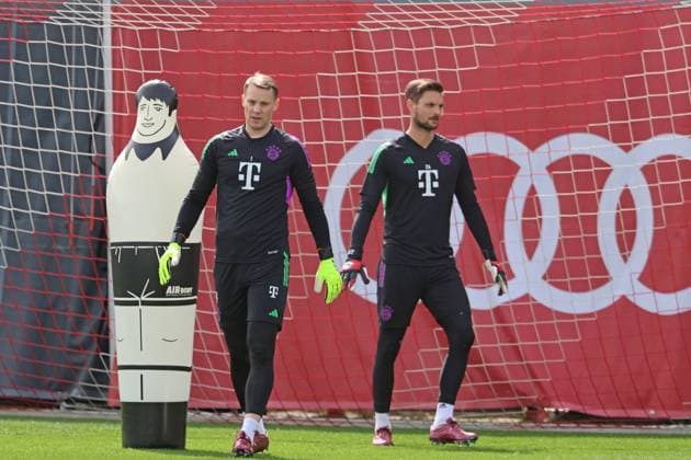 1 Manuel Neuer, 26 Sven Ulreich (hinten) Fussball Abschlusstraining des FC Bayern Muenchen vor dem UEFA Champions League-Spiel, in London gegen Arsenal FC 08.04.2024 Trainingsgelaende, Saebenerstr. FOTO: Mladen Lackovic LakoPress