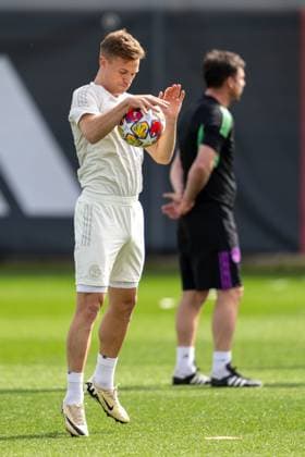 Joshua Kimmich 6 (FC Bayern Muenchen), Abschlusstraining vor dem UEFA Champions League-Spiel gegen den FC Arsenal, Saison 2023 2024 an der Saebener Strasse. 08.04.2024 DFB regulations prohibit any use of photographs as image sequences and or quasi-video Muenchen Bayern Deutschland