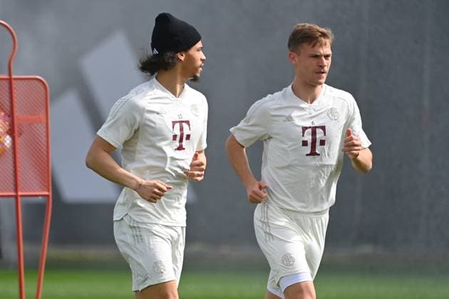 Leroy SANE (Bayern Muenchen), Joshua KIMMICH (Bayern Muenchen), Aktion. Abschlusstraining vor dem Fussball Champions League Viertelfinale FC Arsenal - FC Bayern Muenchen am 08.04.2024 auf dem Trainingsgelaende an der Saebener Strasse in Muenchen. Â