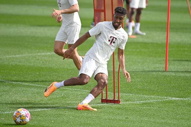 Kingsley COMAN (Bayern Muenchen) am Ball,Aktion. Abschlusstraining vor dem Fussball Champions League Viertelfinale FC Arsenal - FC Bayern Muenchen am 08.04.2024 auf dem Trainingsgelaende an der Saebener Strasse in Muenchen. Â