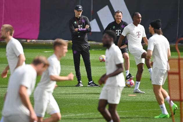 Trainer Thomas TUCHEL (Bayern Muenchen) beobachtet seine Spieler, Abschlusstraining vor dem Fussball Champions League Viertelfinale FC Arsenal - FC Bayern Muenchen am 08.04.2024 auf dem Trainingsgelaende an der Saebener Strasse in Muenchen. Â