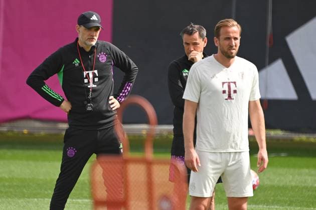Trainer Thomas TUCHEL (Bayern Muenchen), Co Trainer Arno MICHELS (Bayern Muenchen), vorne Harry KANE (Bayern Muenchen). Abschlusstraining vor dem Fussball Champions League Viertelfinale FC Arsenal - FC Bayern Muenchen am 08.04.2024 auf dem Trainingsgelaende an der Saebener Strasse in Muenchen. Â