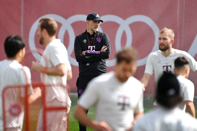 Trainer Thomas TUCHEL (Bayern Muenchen) beobachtet seine Spieler, Abschlusstraining vor dem Fussball Champions League Viertelfinale FC Arsenal - FC Bayern Muenchen am 08.04.2024 auf dem Trainingsgelaende an der Saebener Strasse in Muenchen. Â