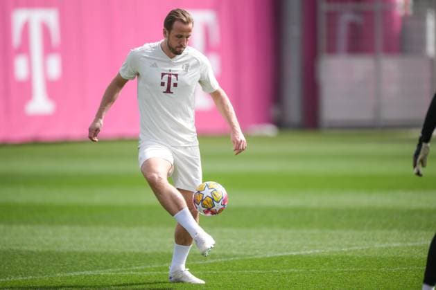 Fußball, Championsleague, 20240408, Abschlusstraining, FC Bayern München - FC Arsenal. Im Bild Harry KANE (FC Bayern München, 9) jongliert dantelt Ball Portrait Ganzkörper ganze volle Figur. München Trainingsgelände Säbener Str. 51 Bayern Deutschland Copyright: Passion2Press MarkusxFischerx