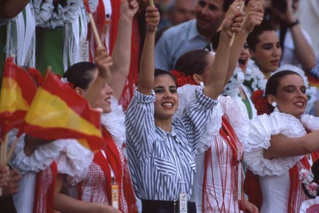 Spanische Frauen, Fans, feuern ihre Mannschaft an, allgemein, feature, Randmotiv, Symbolfoto Deutschland (GER) - Spanien (ESP) 2:0 Fussball EM EURO 1988 in Deutschland, 17.06.1988 im Muenchener Olympiastadion Â